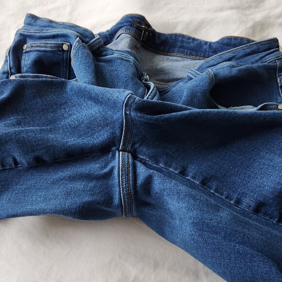 Universal Standard Blue Straight Leg Jeans - Picture 14 of 15